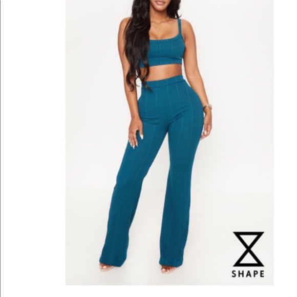 PrettyLittleThing Pants - Wide leg pants set with crop top